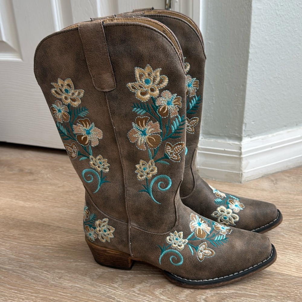Roper Embroidered Cowboy Boots